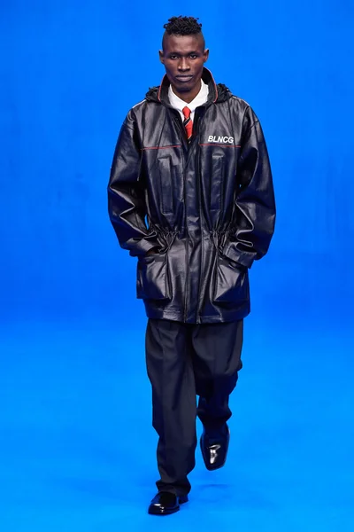 Look 10